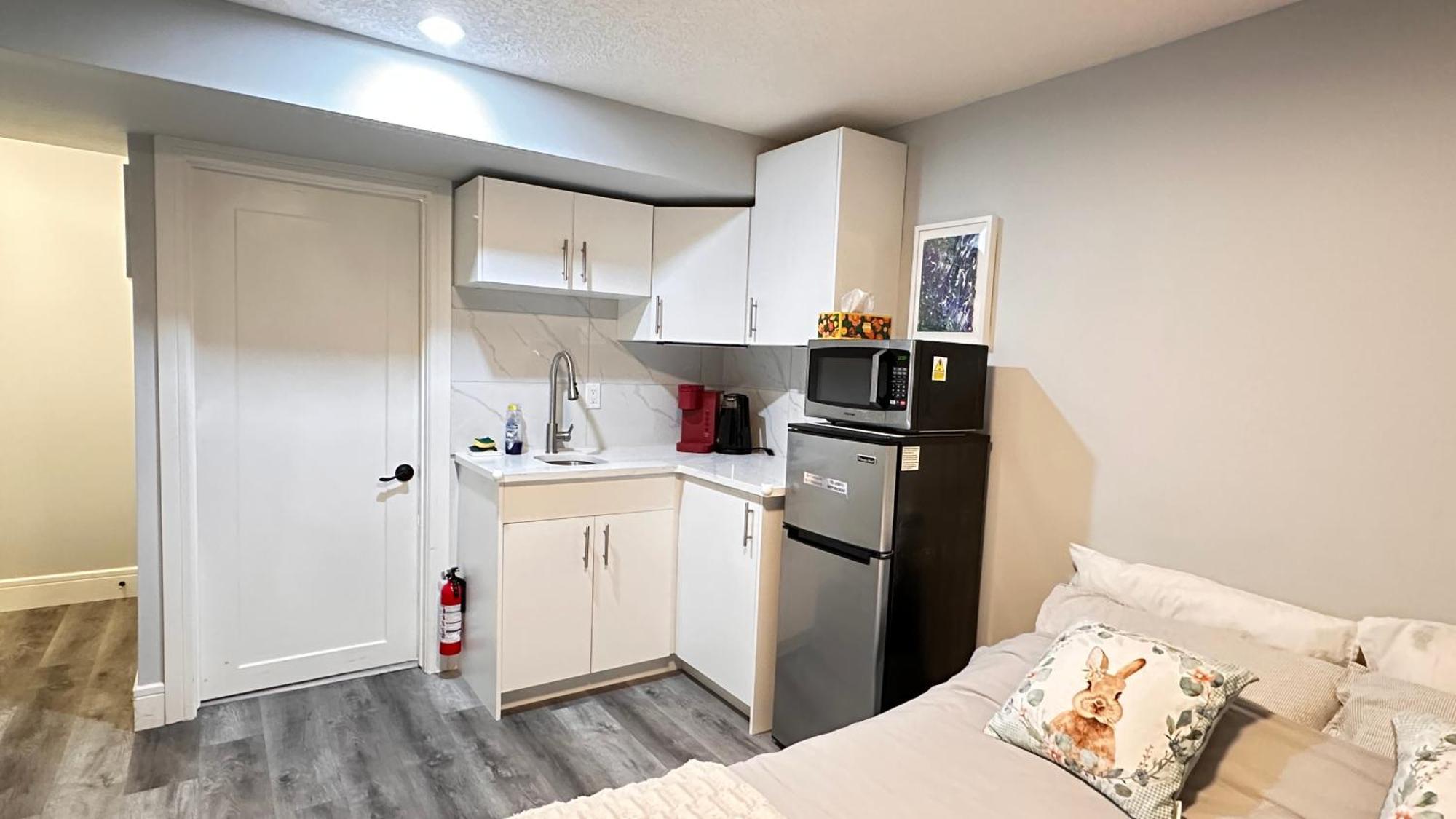 Cozy Basement Suite-溫馨小屋 Designated Parking Calgary Exterior photo